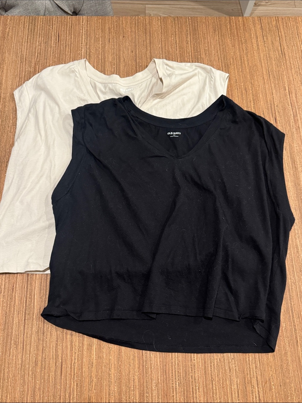 Old Navy Women's V-Neck Cotton Sleeveless Top Duo - Black and Cream